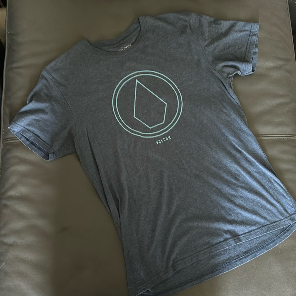 Volcom t shirt